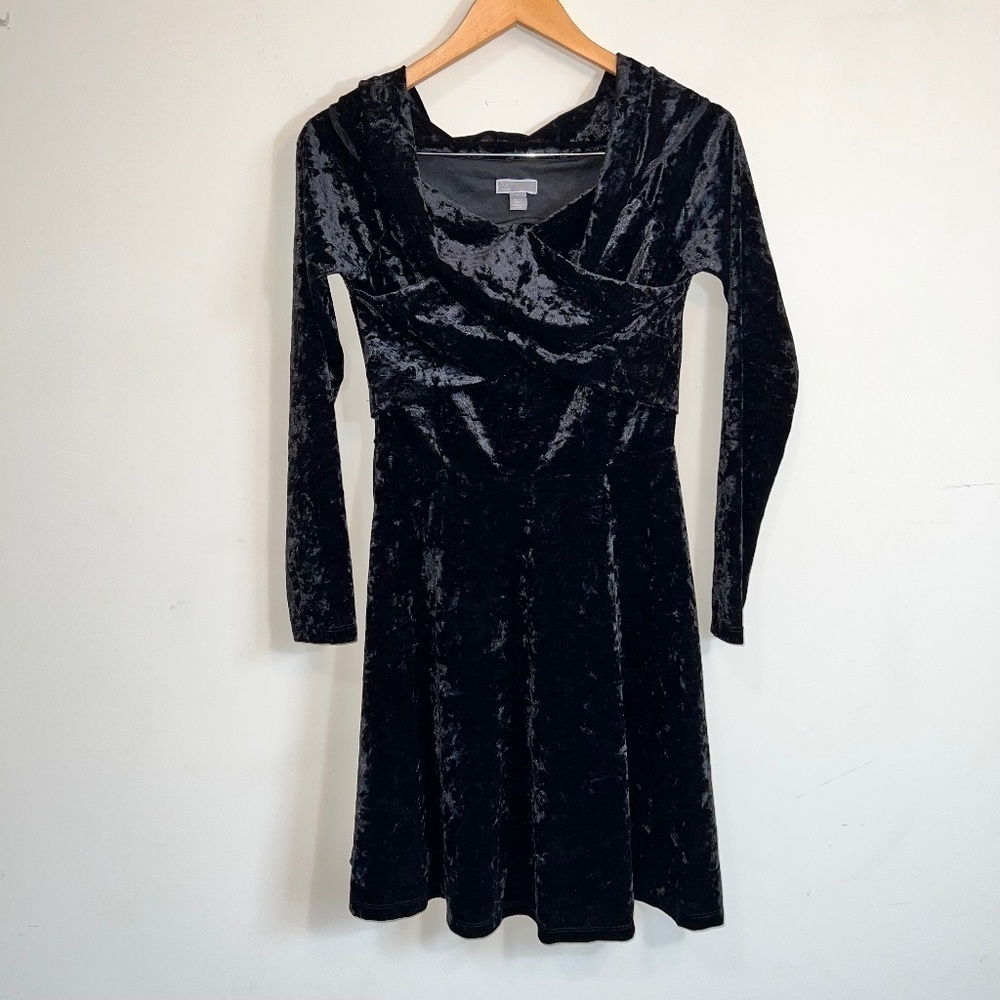 Chelsea28 Black Velvet Long Sleeve Dress women's size small
